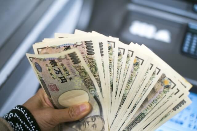 ATM���炨���������o��