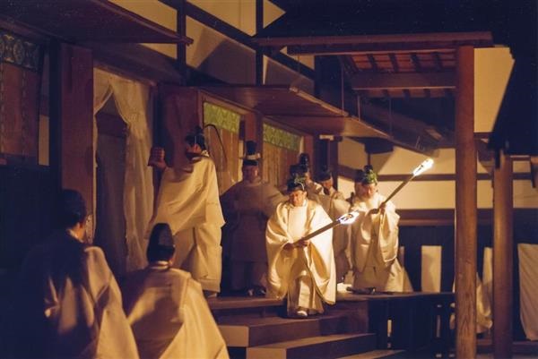 �V���ՂɗՂ܂��V�c�É��B�É����W�O�΂̎P�����}����ꂽ���Ƃ��@�ɐV���Ղ̗l�q�����J���ꂽ�������Q�T�N�P�P���Q�R��